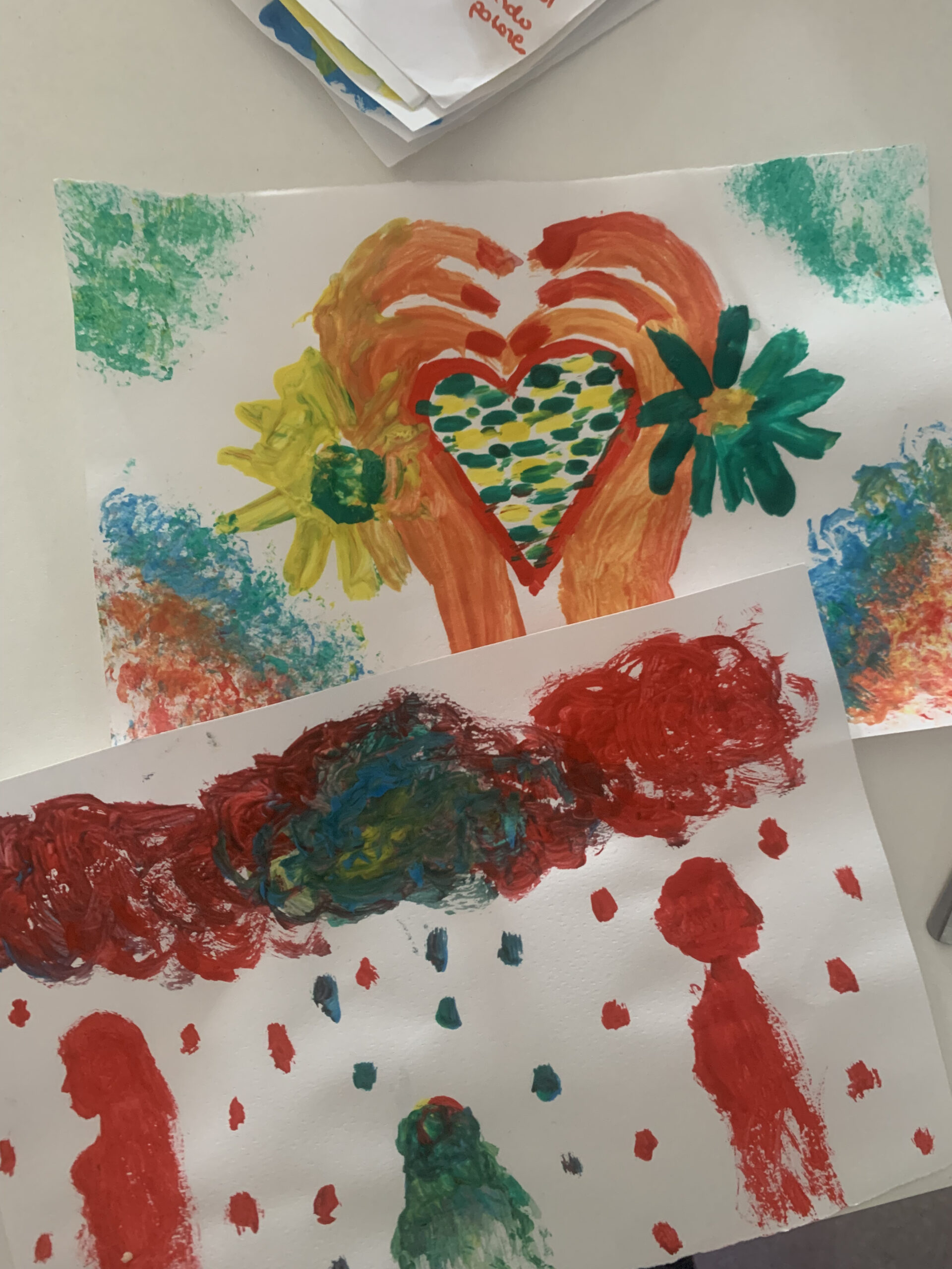 “Dipingiamo emozioni” tra i banchi di scuola: il ritorno del laboratorio artistico di Univox