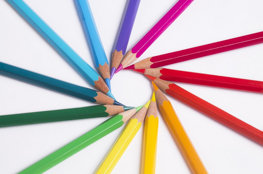 Giornata Internazionale dell'Educazione, matite colorate in cerchio